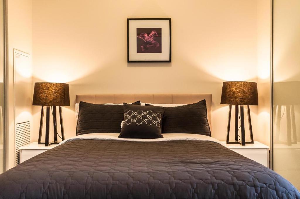 Skyline Suites - Walk To Mtcc, Acc, Rogers Centre & Entertainment District Торонто Екстериор снимка