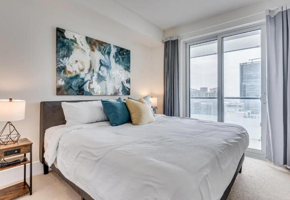 Skyline Suites - Walk To Mtcc, Acc, Rogers Centre & Entertainment District Торонто Екстериор снимка