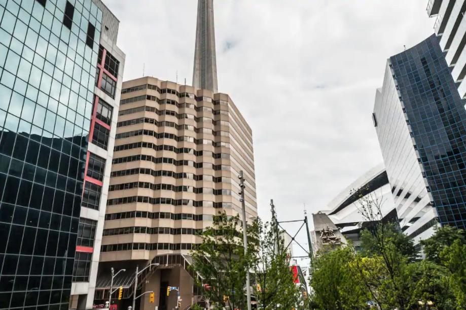 Skyline Suites - Walk To Mtcc, Acc, Rogers Centre & Entertainment District Торонто Екстериор снимка