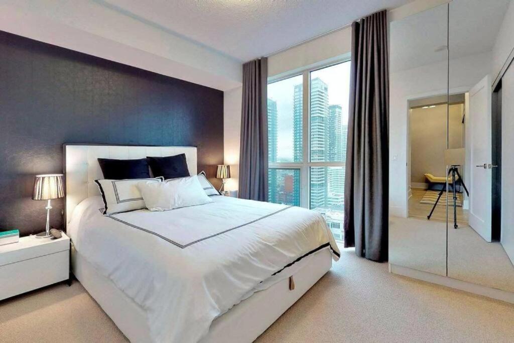Skyline Suites - Walk To Mtcc, Acc, Rogers Centre & Entertainment District Торонто Екстериор снимка