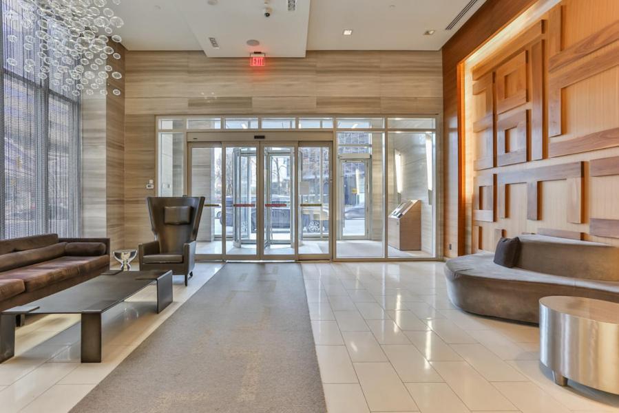 Skyline Suites - Walk To Mtcc, Acc, Rogers Centre & Entertainment District Торонто Екстериор снимка