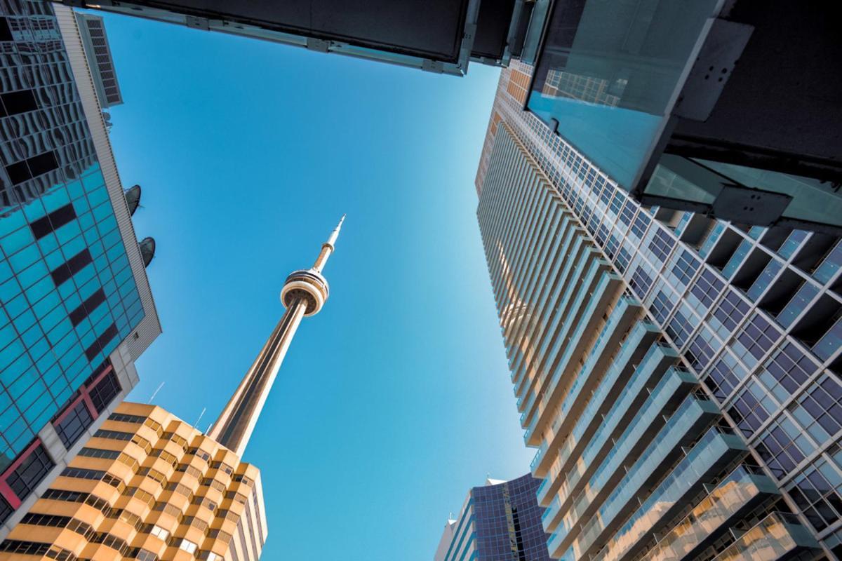 Skyline Suites - Walk To Mtcc, Acc, Rogers Centre & Entertainment District Торонто Екстериор снимка