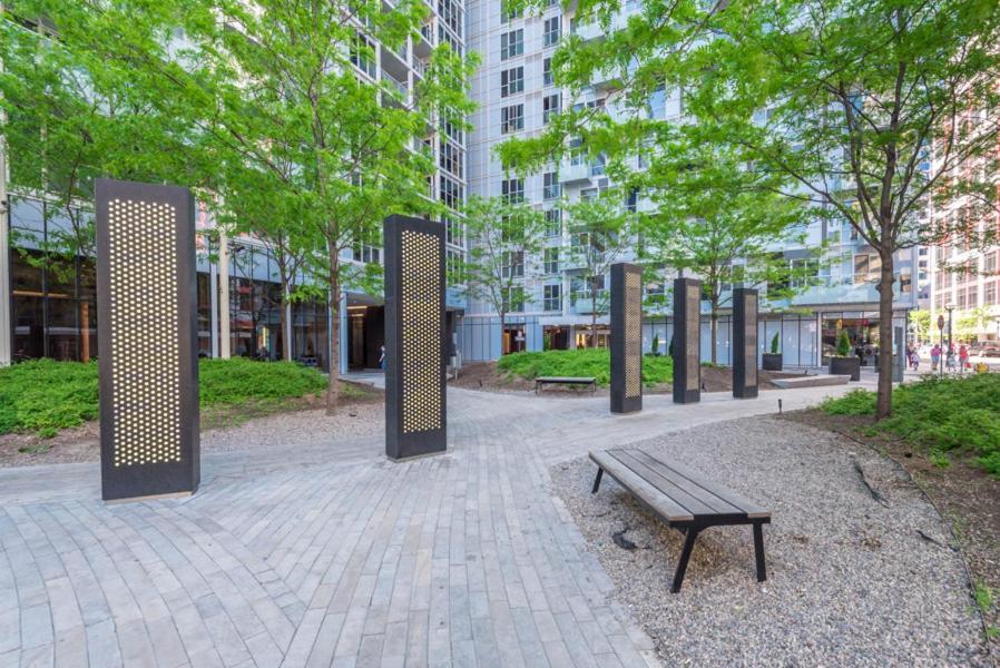 Skyline Suites - Walk To Mtcc, Acc, Rogers Centre & Entertainment District Торонто Екстериор снимка