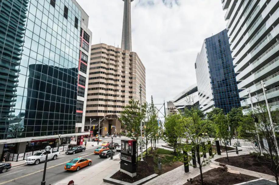 Skyline Suites - Walk To Mtcc, Acc, Rogers Centre & Entertainment District Торонто Екстериор снимка