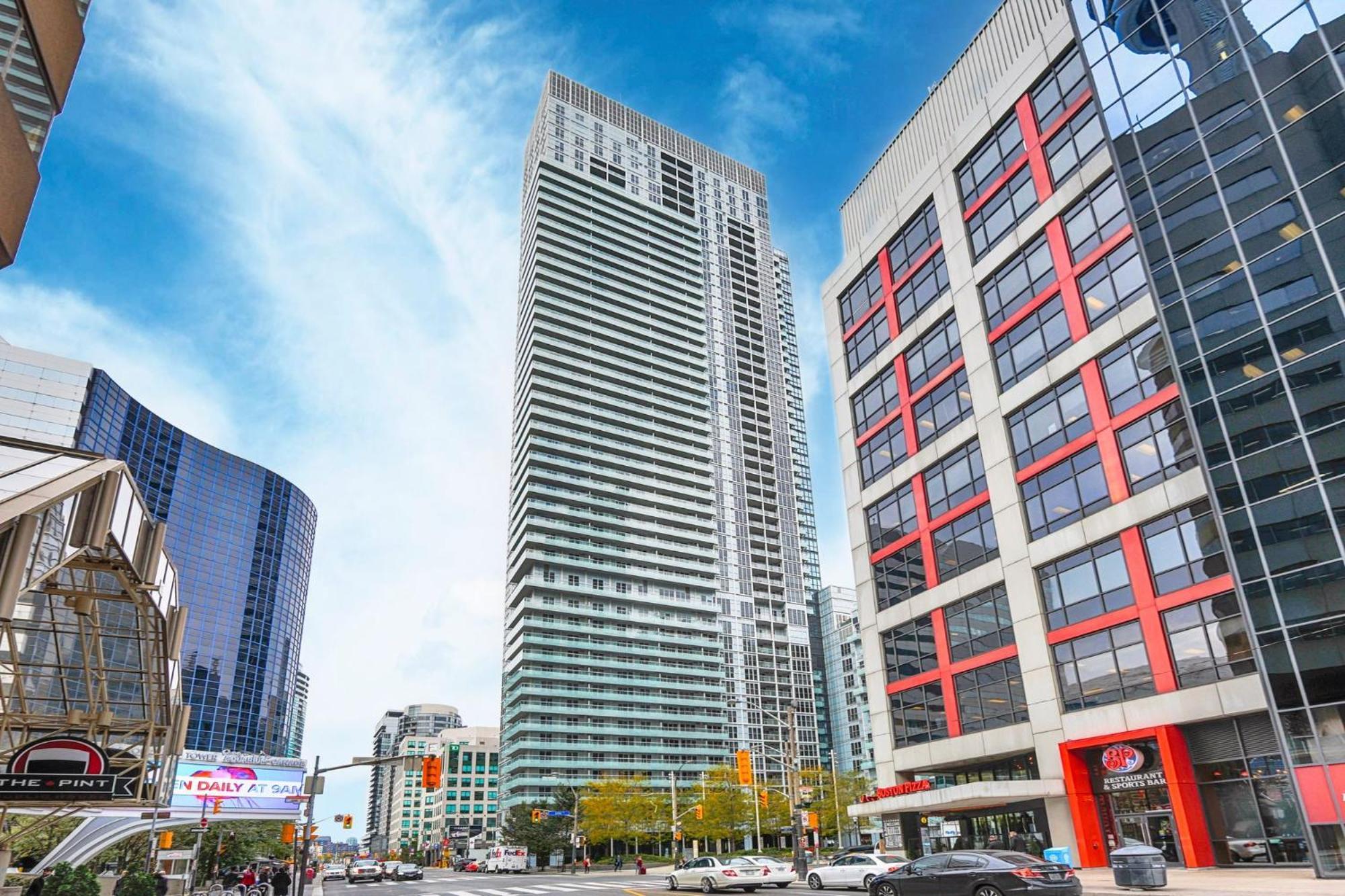 Skyline Suites - Walk To Mtcc, Acc, Rogers Centre & Entertainment District Торонто Екстериор снимка
