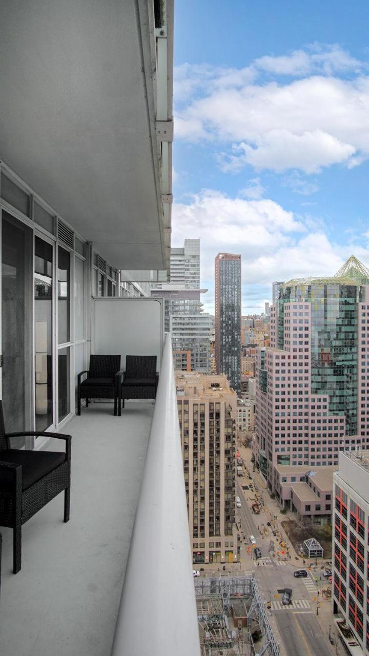 Skyline Suites - Walk To Mtcc, Acc, Rogers Centre & Entertainment District Торонто Екстериор снимка